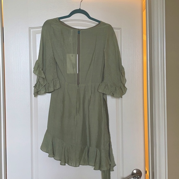 Billy J sage green mini dress NWT! Size 6 AUS - Picture 2 of 7